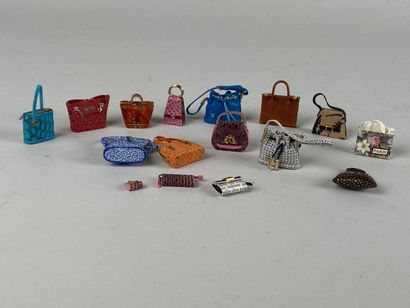 Collection de 15 miniatures d'après maroquinerie...