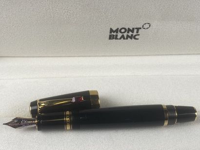MONTBLANC.

Stylo-plume rétractable en résine...