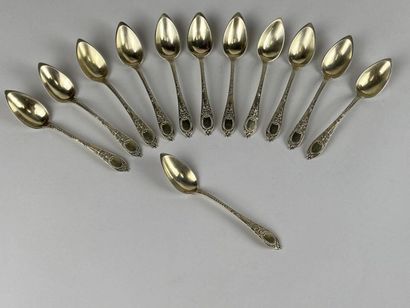 Série de 12 petites cuillères en argent doré...