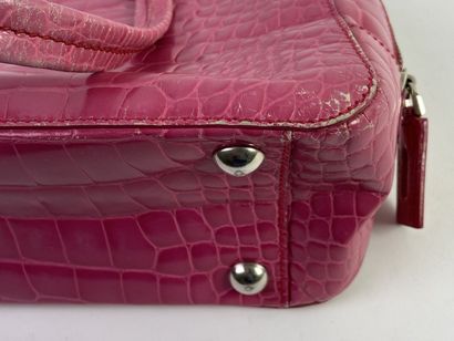 PRADA, Milano.

Sac à main à deux anses en...