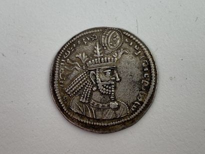 150
Monnaie Sassanide.

Drachme d'argent...