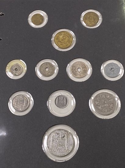 Trois classeurs de monnaies françaises toutes...