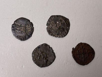 Henri III (1574-1589).

4 Liards au H couronné...