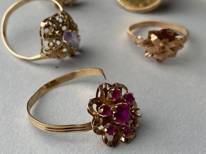 Lot de 8 bagues en or jaune 18K, certaines...