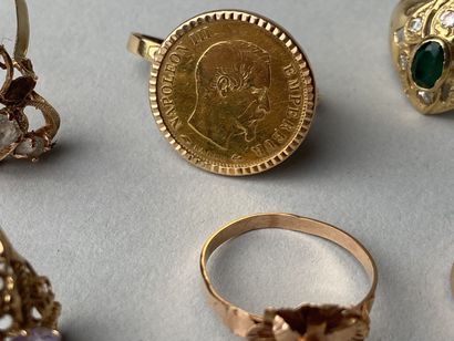 Lot de 8 bagues en or jaune 18K, certaines...