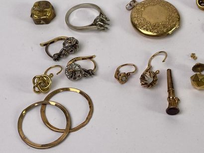 Lot d'or, majoritairement or jaune 18K pour...