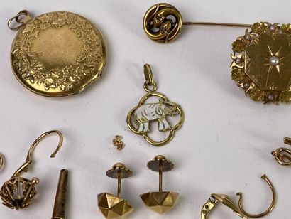 Lot d'or, majoritairement or jaune 18K pour...