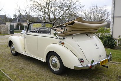 MERCEDES 220 B Cabriolet.


1952.





Type...
