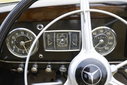 MERCEDES 220 B Cabriolet.


1952.





Type...