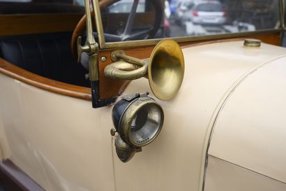 TAM Coupé Chauffeur.


Circa 1920.





Type...