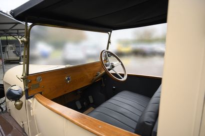 TAM Coupé Chauffeur.


Circa 1920.





Type...