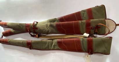 Trois étuis pour fusils en toile et cuir...