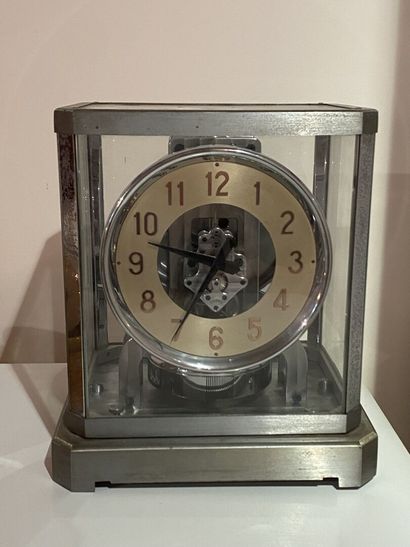 JAEGER Le COULTRE.

Pendule ATMOS présentée...
