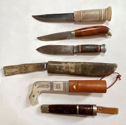 Trois couteaux de chasse dont un ERN Solingen...
