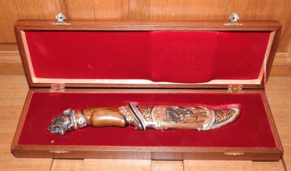 Important couteau de chasse Russe, la lame...