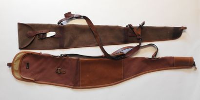 Deux étuis pour fusils en toile et cuir dont...