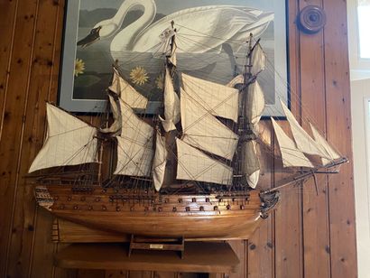 Importante maquette en bois du SUPERBE. Travail...