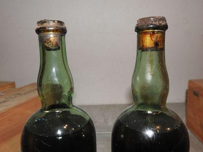
2 bouteilles de CHARTREUSE.

Période 1941-1951.

(basses...