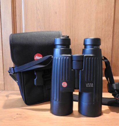 LEICA : Paire de jumelles 12 x 50 BA. Dans...