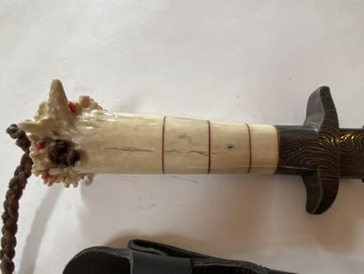 Couteau de chasse à lame en acier damassé,...