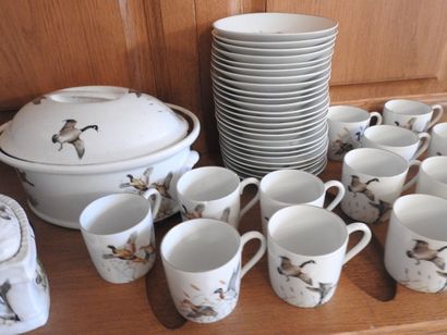 Porcelaine de PARIS : Partie de service en...