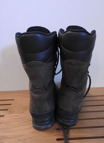 MEINDEL.

Paire de chaussures en cuir et...