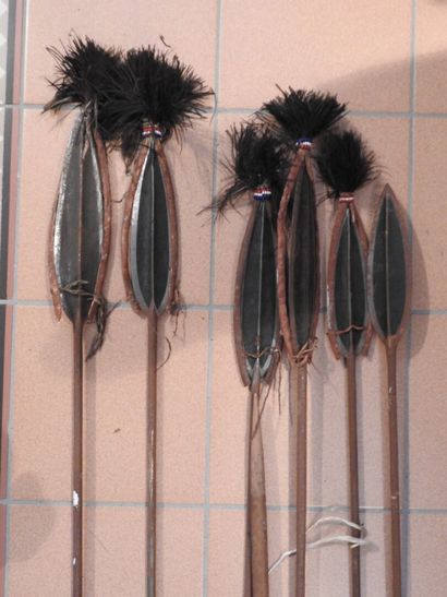 Lot de 6 lances en fer et bois type MASSAI,...