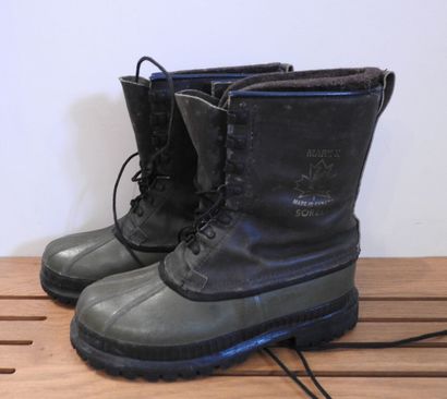 SOREL.

Paire de chaussures en cuir et plastique...