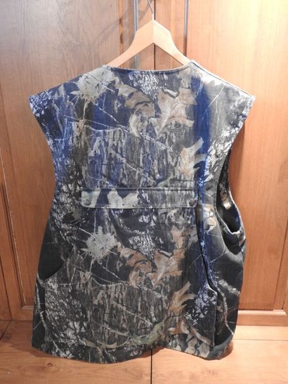 LE CHAMEAU :

Gilet en toile camouflée.

Taille...