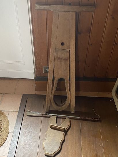 Tire bote en bois pliant et un tire bote....