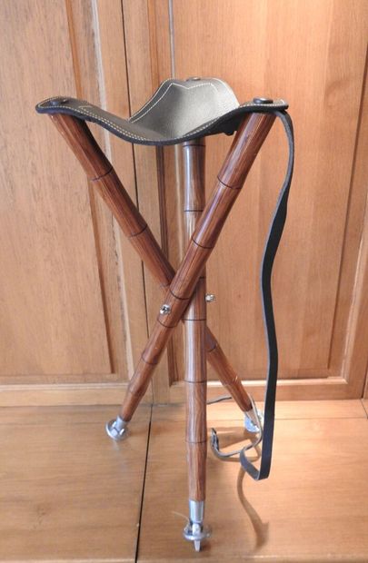 Trépied en bois imitation bambou avec assise...