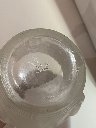 VERLYS France : Vase en verre dépoli à décor...