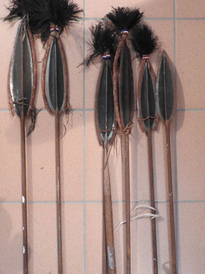 Lot de 6 lances en fer et bois type MASSAI,...