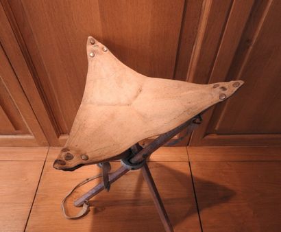MANURANCE.

Petit siège de battue en bois...
