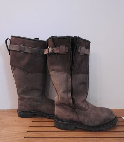VÖLKL.

Paire de bottes en cuir et fourrée...