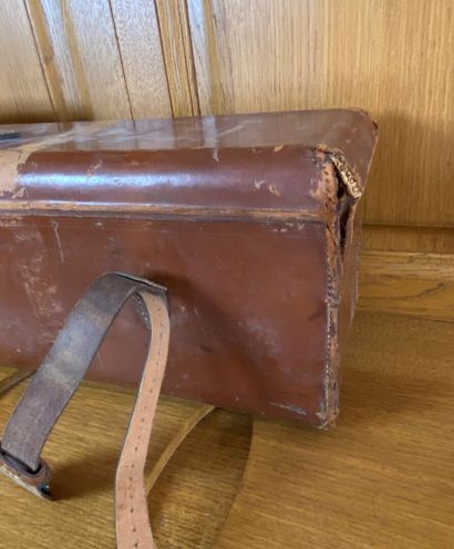 Valise pour transport de fusils en cuir....