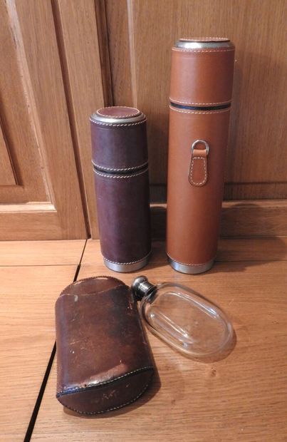 Alexandre MAREUIL.

Lot de 2 thermos gainé...