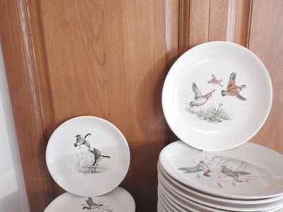 Porcelaine de PARIS : Partie de service en...