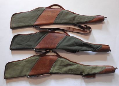 Trois étuis pour fusils en toile et cuir,...
