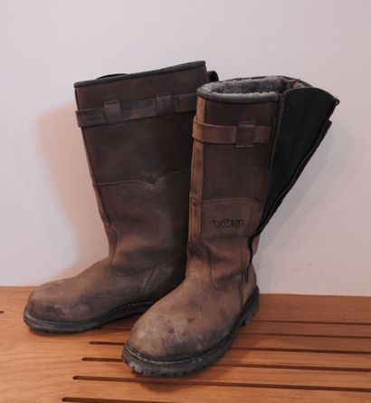 VÖLKL.

Paire de bottes en cuir et fourrée...