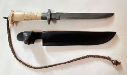 Couteau de chasse à lame en acier damassé,...