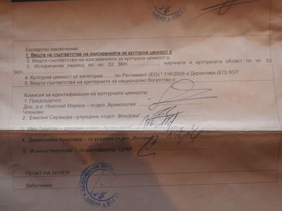 Couteau Russe en métal niellé et doré, l'extrémité...