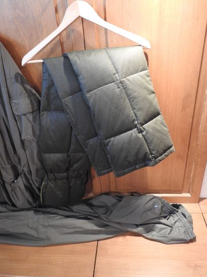 Veste de chasse en toile.

On y joint un...