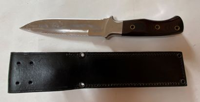 Couteau de chasse SEKI, manche en bois. Long.:...
