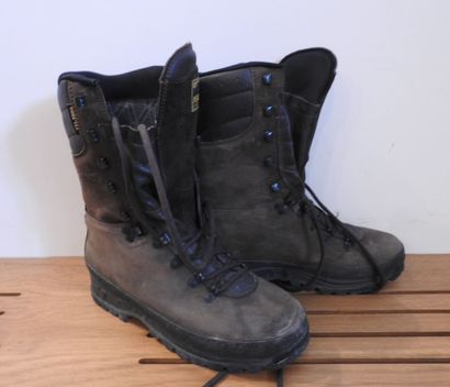 MEINDEL.

Paire de chaussures en cuir et...