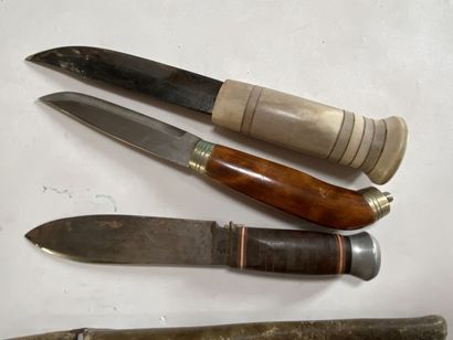Trois couteaux de chasse dont un ERN Solingen...