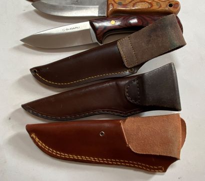 Lot de trois couteaux de chasse dont Rostfrei,...