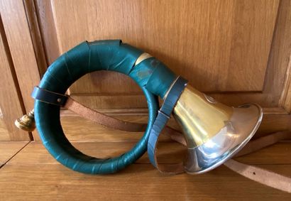 Petite trompe de chasse à coulisse en laiton...