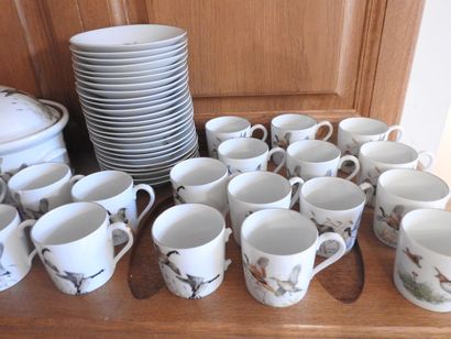 Porcelaine de PARIS : Partie de service en...