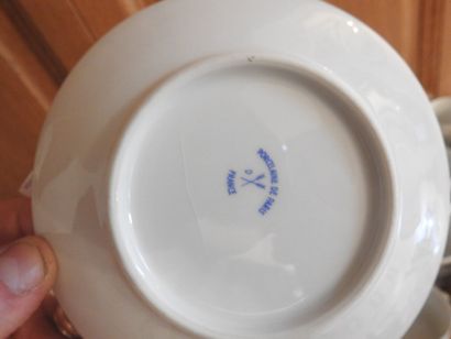 Porcelaine de PARIS : Partie de service en...